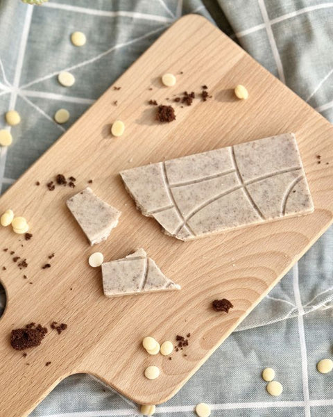 Cookies & Cream Chocolate Bar